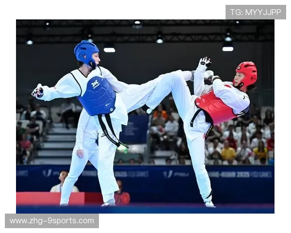 跆拳道比赛决胜回合，技术与心理博弈明显，跆拳道决赛现场