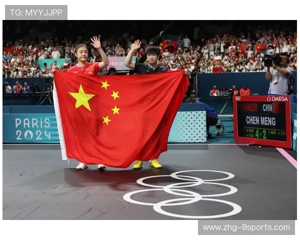 赛场外纪念展览展示运动员成长瞬间打动观众，运动员比赛现场